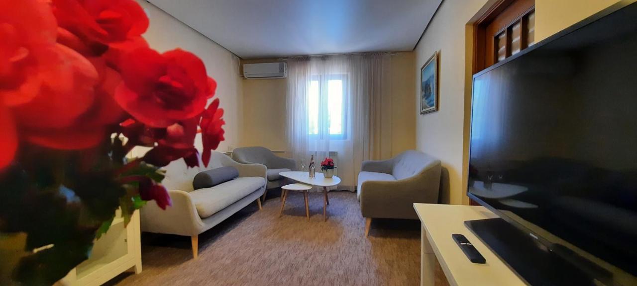 Ambassador Apartments Петровац Экстерьер фото