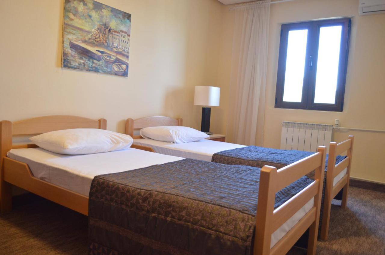 Ambassador Apartments Петровац Экстерьер фото